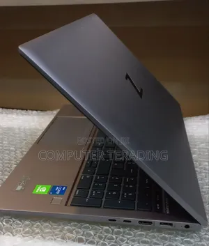 New Laptop HP ZBook Firefly G8 16GB Intel Core i7 SSD 512GB