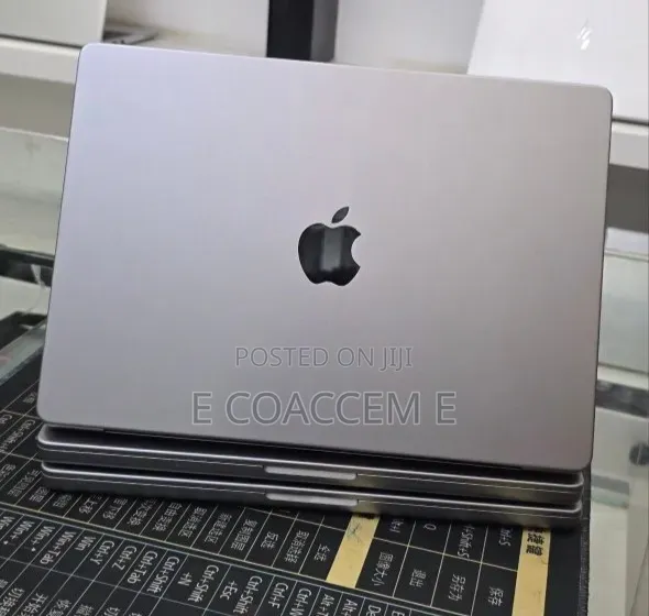 New Laptop Apple MacBook 32GB SSD 512GB