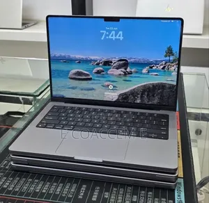 New Laptop Apple MacBook 32GB SSD 512GB