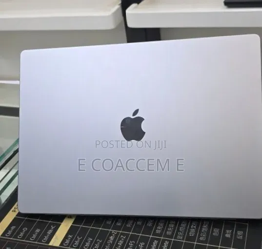 New Laptop Apple MacBook 32GB SSD 1T