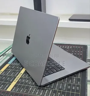 New Laptop Apple MacBook 32GB SSD 1T