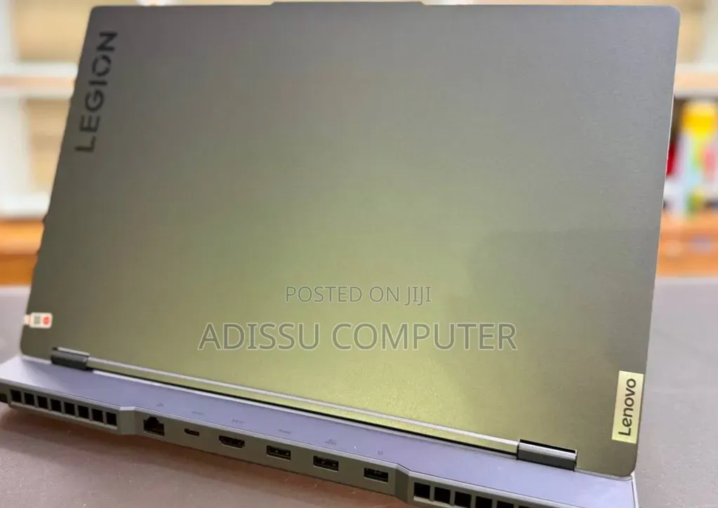 New Laptop Lenovo Legion Pro 7 16GB Intel Core i7 SSD 512GB