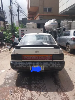 Toyota Corolla 1.3 Sedan 1996 White