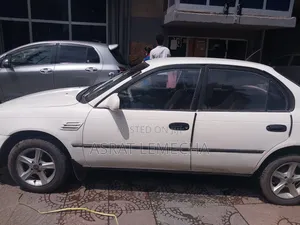 Toyota Corolla 1.3 Sedan 1996 White