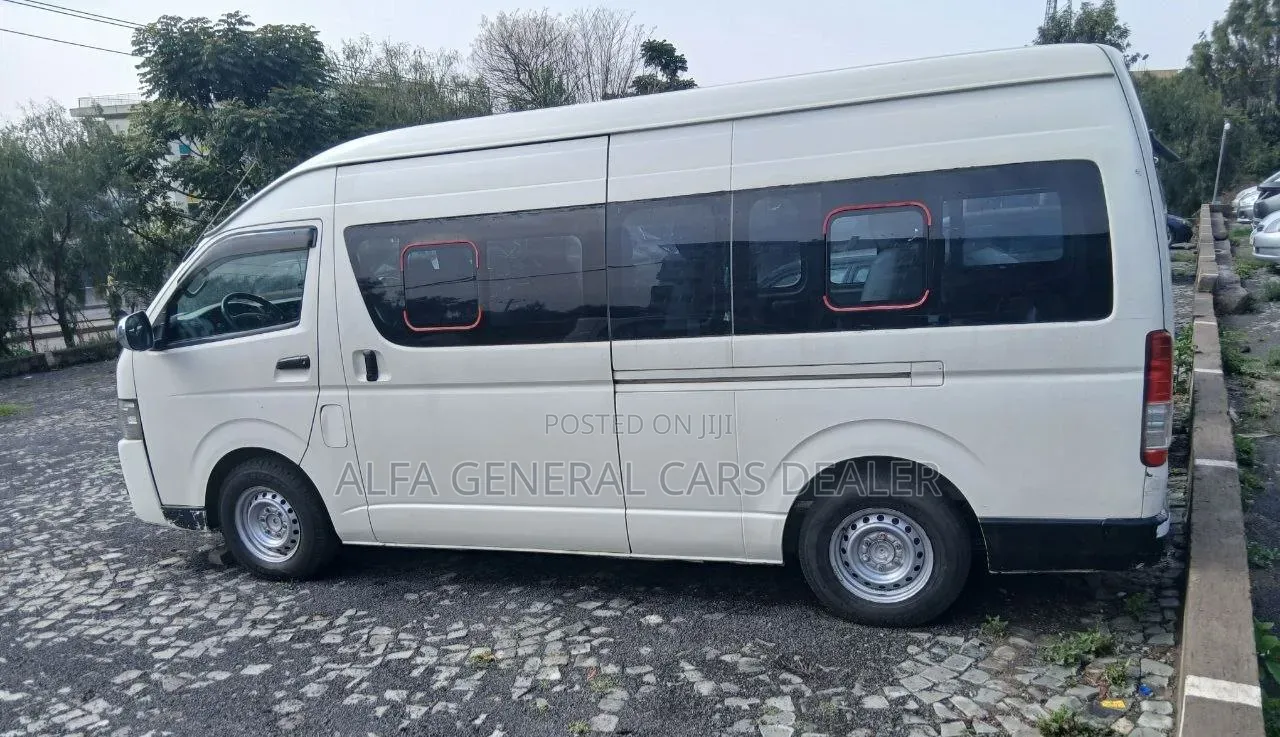 Toyota HiAce 2013