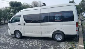 Toyota HiAce 2013