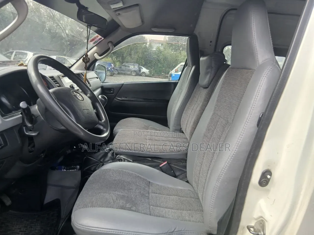 Toyota HiAce 2013