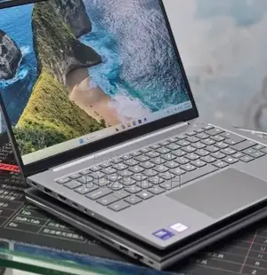 New Laptop Lenovo 16GB Intel Core Ultra 7 SSD 512GB