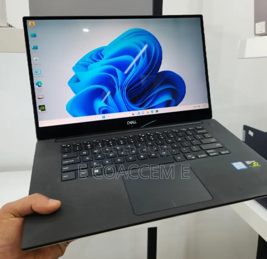 New Laptop Dell 16GB Intel Core i7 SSD 512GB