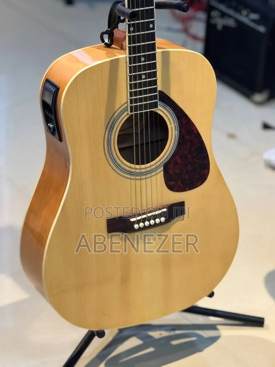 Yamaha F370 Semi Acostic Guitar