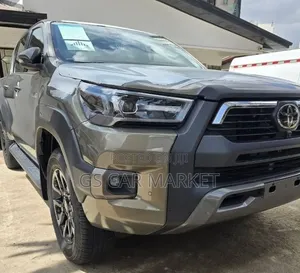 New Toyota Hilux 2025 Gray