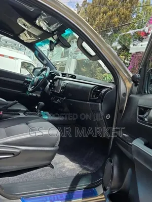 New Toyota Hilux 2025 Gray