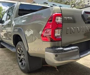 New Toyota Hilux 2025 Gray
