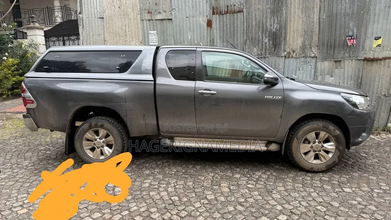 Toyota Hilux 2008 Gray