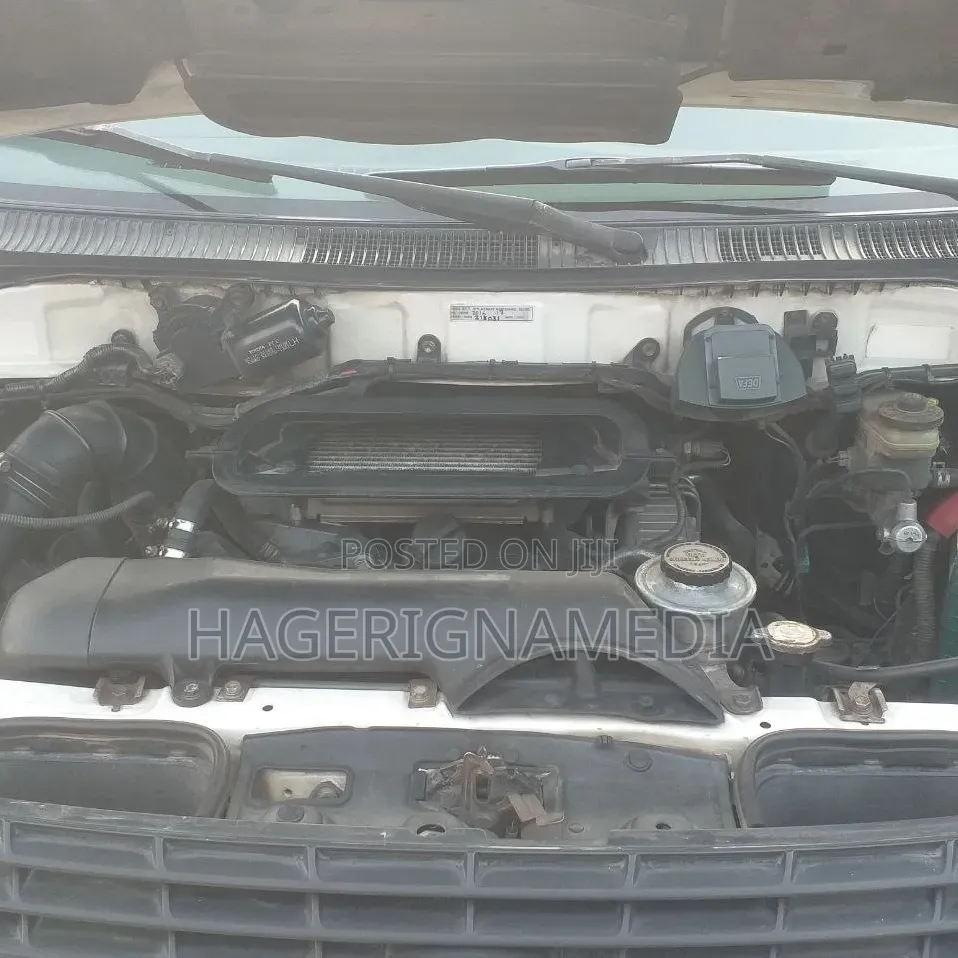 Toyota HiAce 2011 White