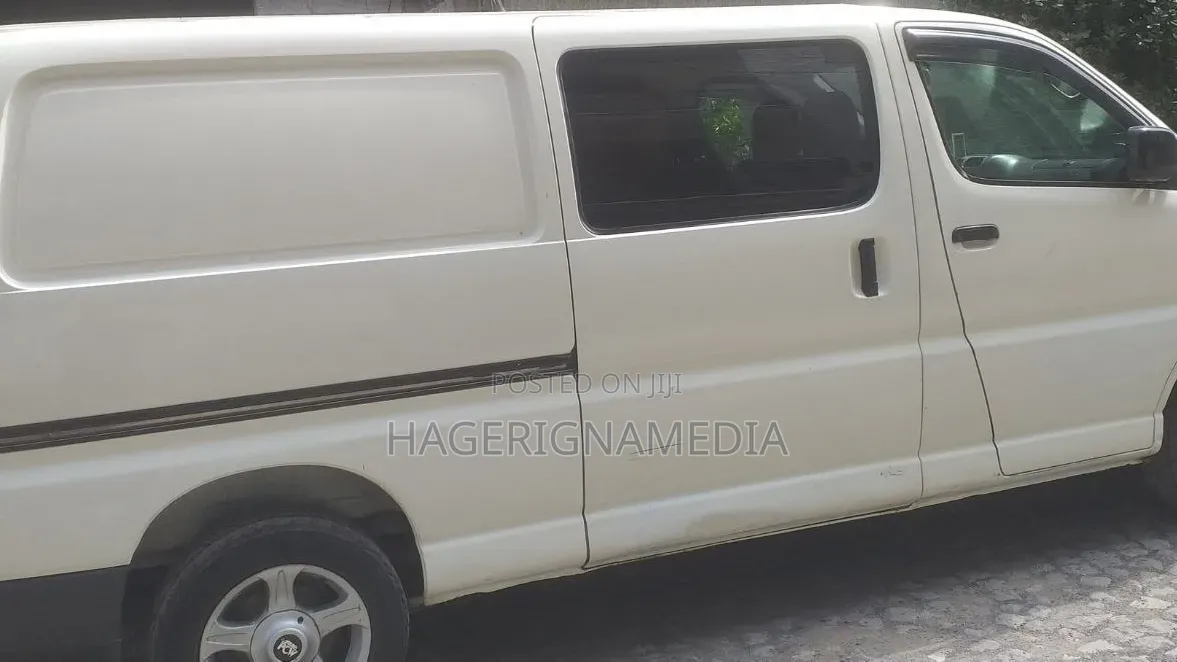 Toyota HiAce 2011 White