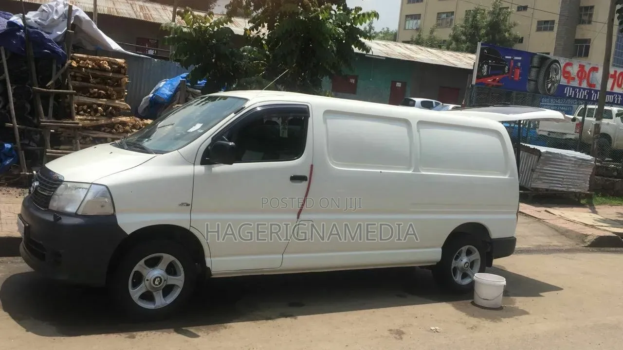 Toyota HiAce 2011 White