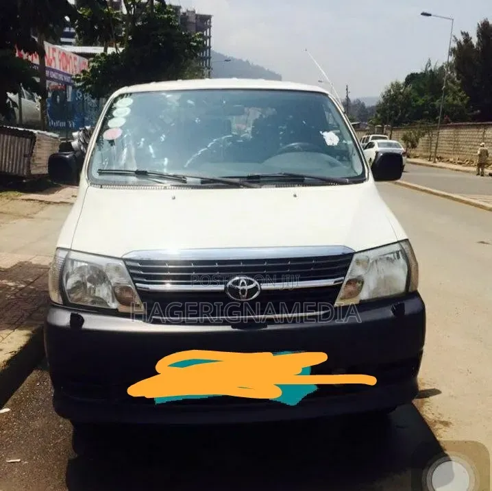 Toyota HiAce 2011 White