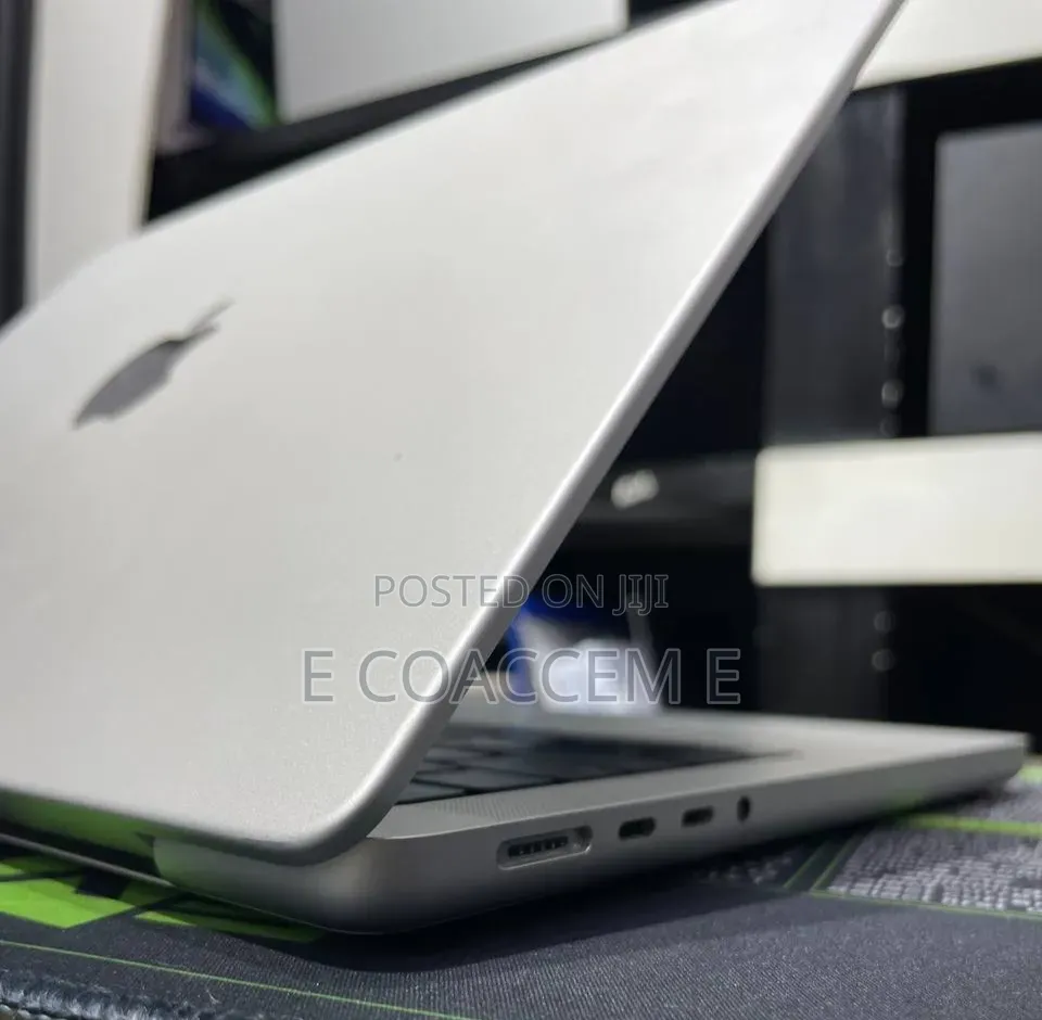 New Laptop Apple MacBook 16GB SSD 512GB