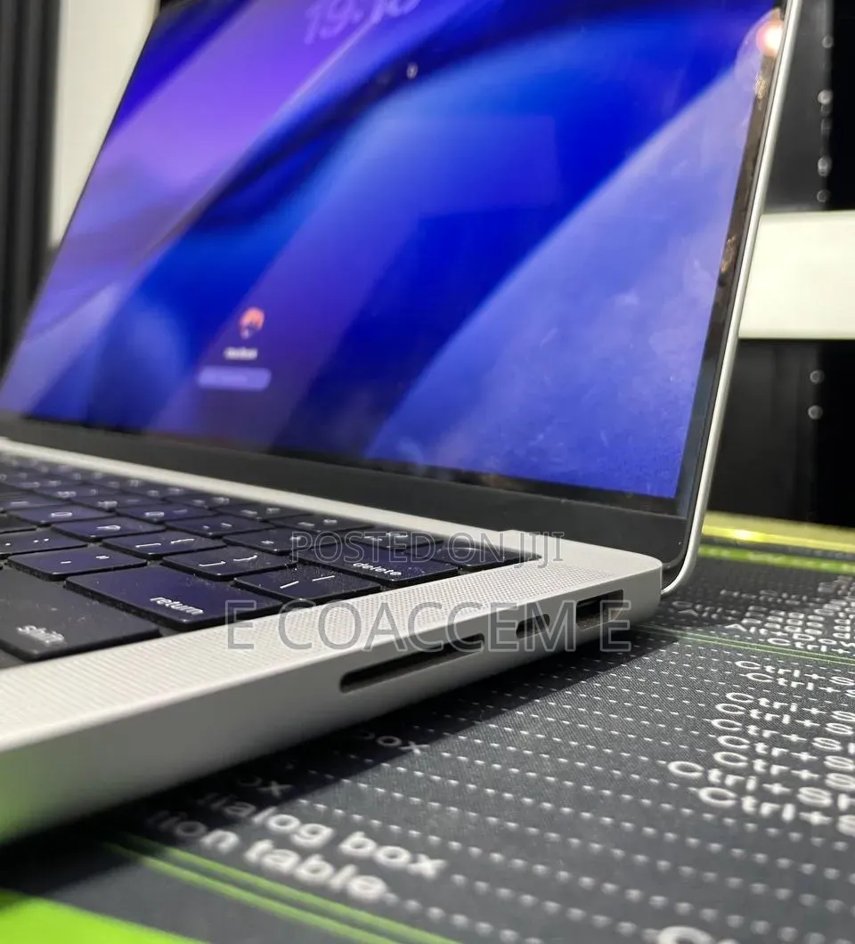 New Laptop Apple MacBook 16GB SSD 512GB