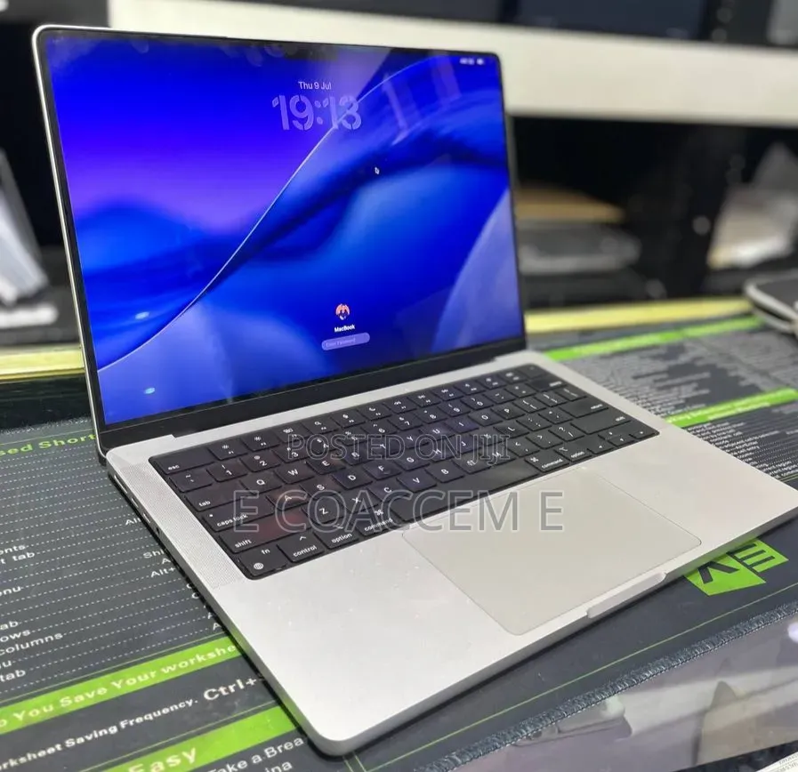 New Laptop Apple MacBook 16GB SSD 512GB