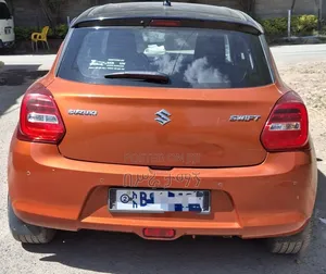 Suzuki Swift 2022 Orange
