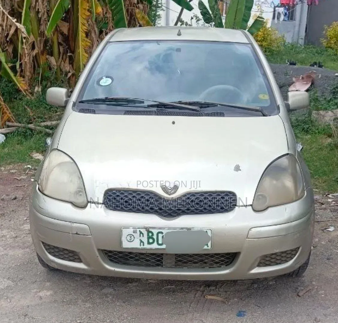 Toyota Vitz 2002 Gold