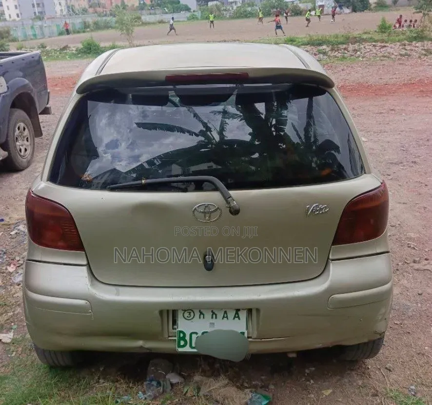 Toyota Vitz 2002 Gold
