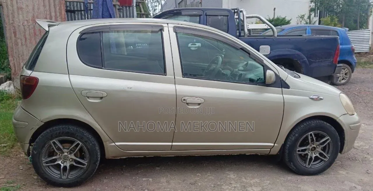 Toyota Vitz 2002 Gold