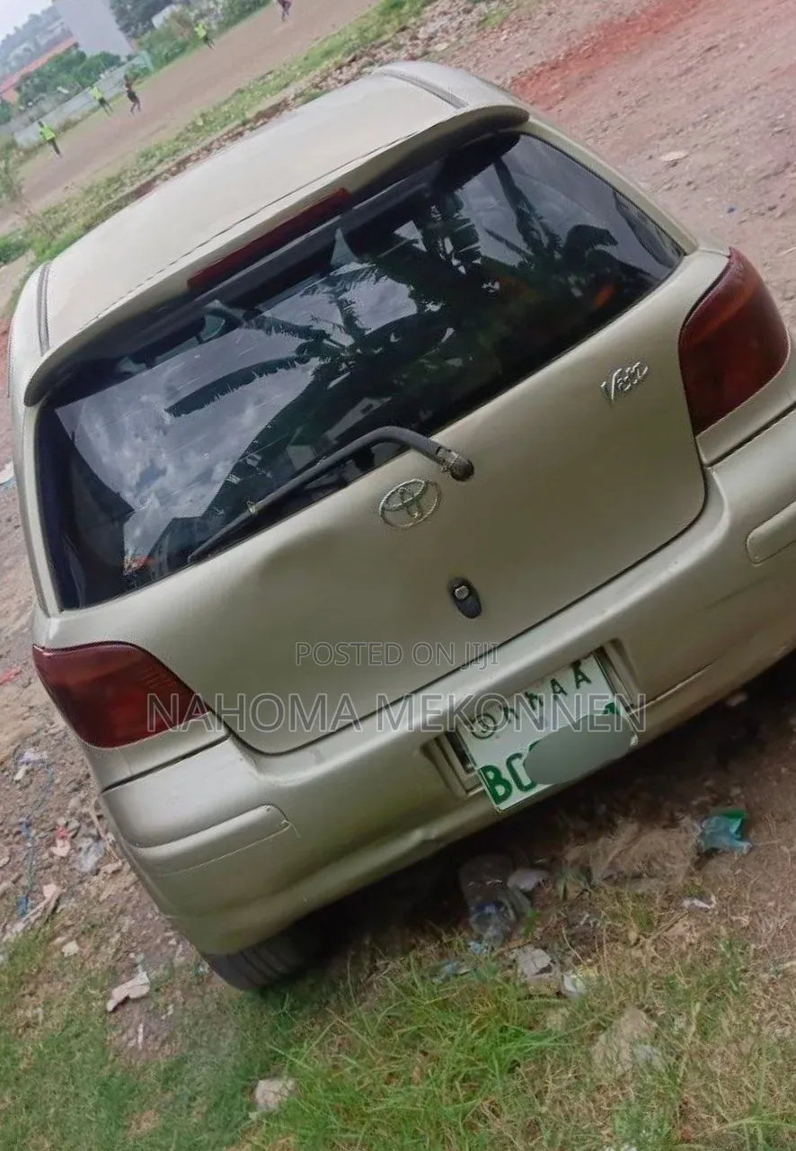 Toyota Vitz 2002 Gold
