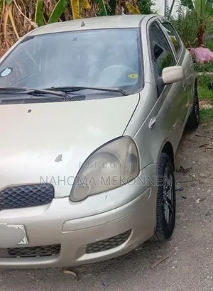 Toyota Vitz 2002 Gold