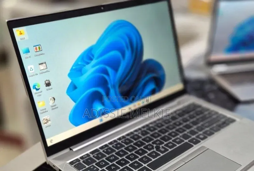 New Laptop Apple MacBook Air 2022 M2 16GB Apple M2 SSD 256GB