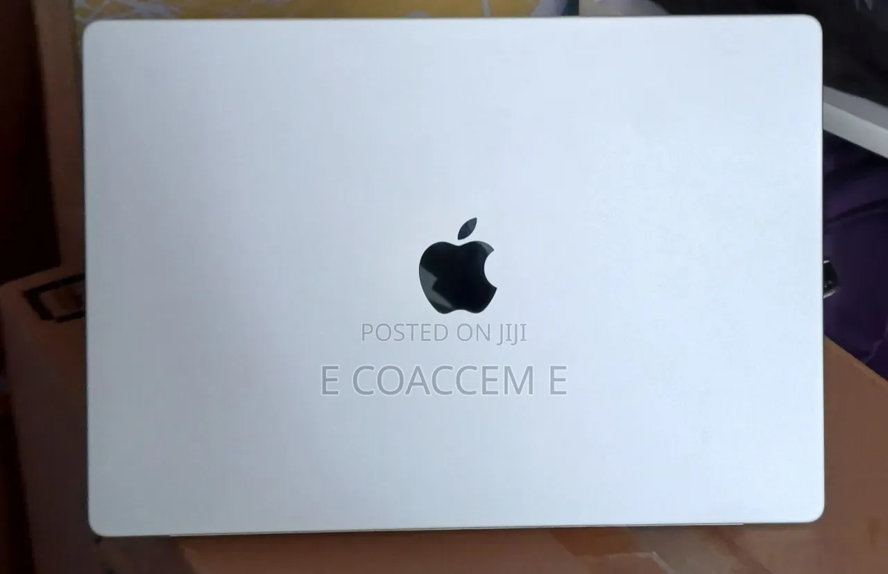 New Laptop Apple MacBook 32GB SSD 1T