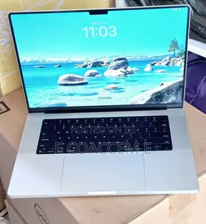 New Laptop Apple MacBook 32GB SSD 1T