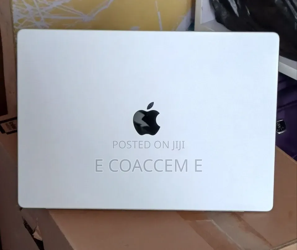 New Laptop Apple MacBook 32GB SSD 1T