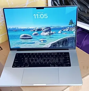 New Laptop Apple MacBook 32GB SSD 1T