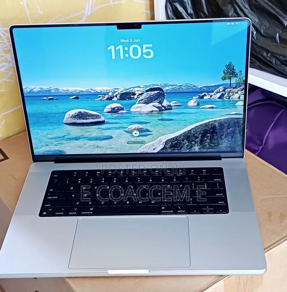 New Laptop Apple MacBook 32GB SSD 1T