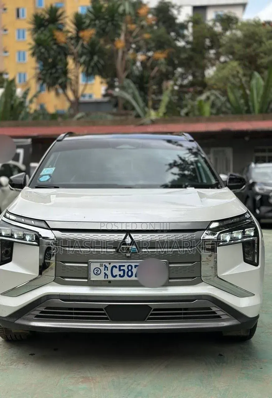 Mitsubishi Airtrek 135 kW FWD 2023 White