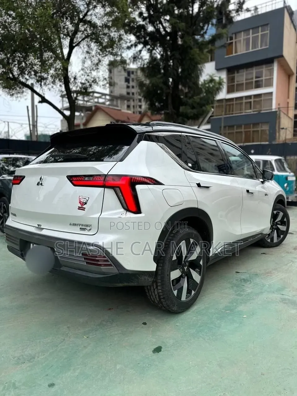 Mitsubishi Airtrek 135 kW FWD 2023 White