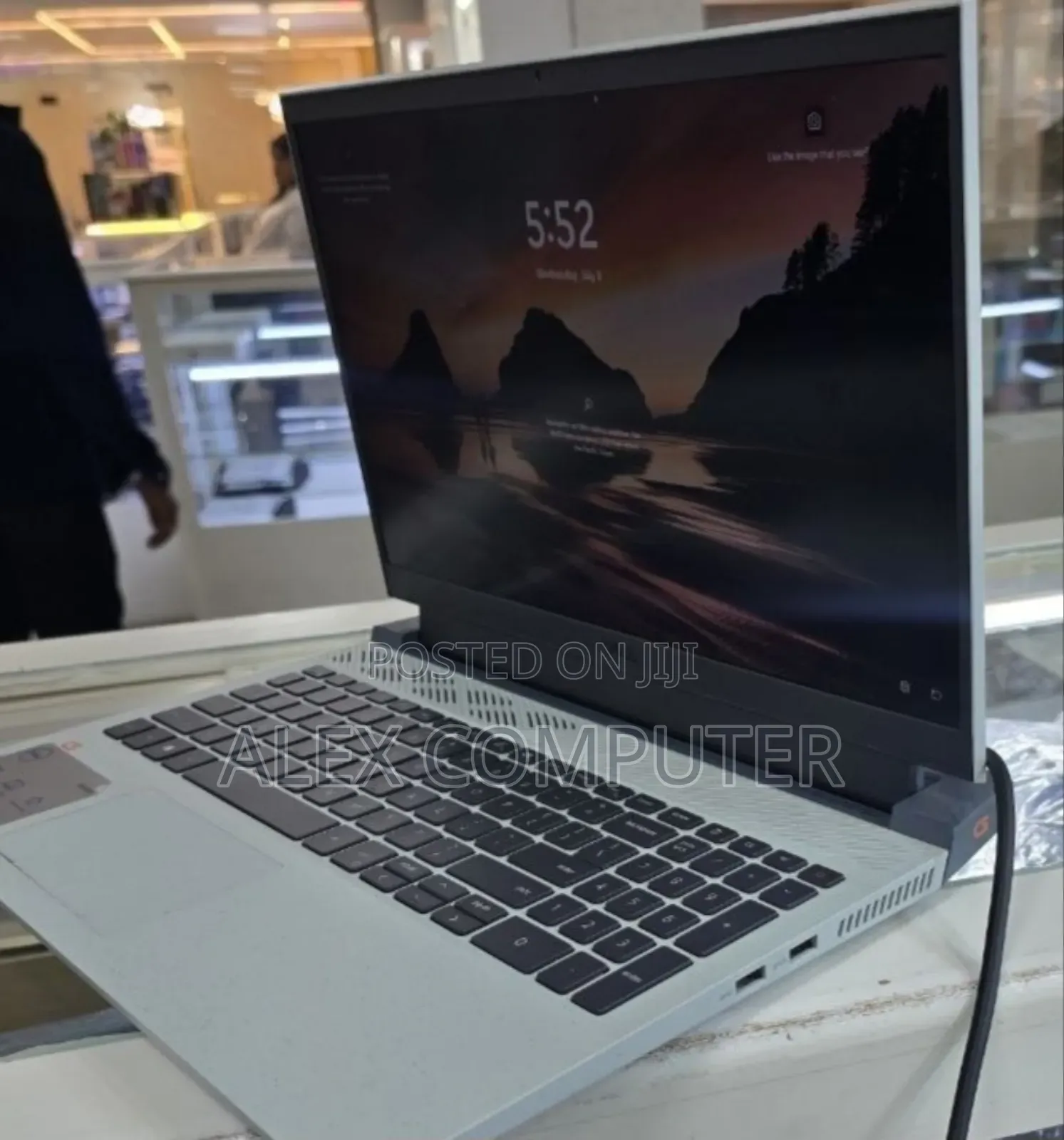 New Laptop Dell G15 5510 16GB Intel Core i7 SSD 512GB