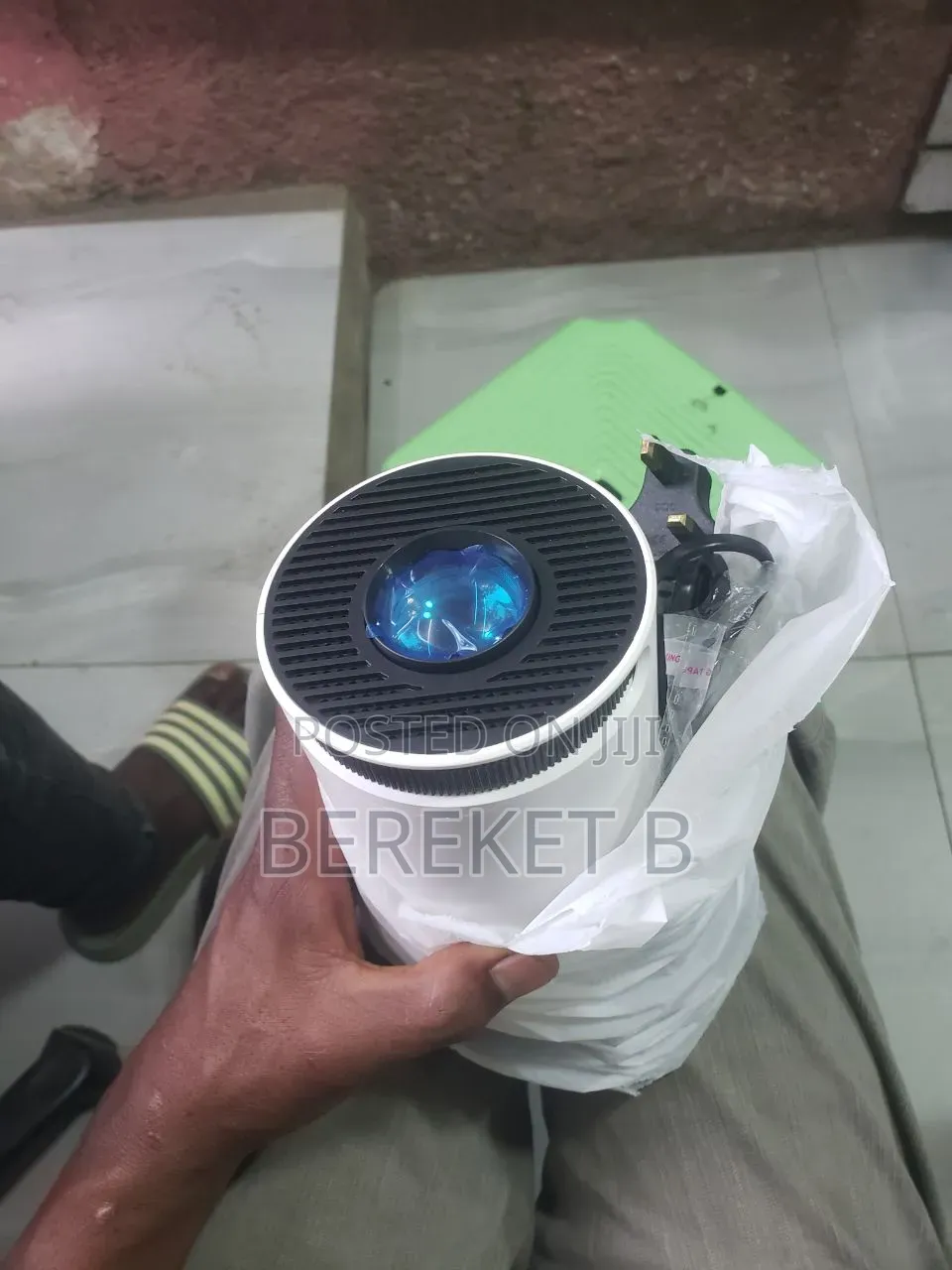 Portable Projector Pozzer Hy300