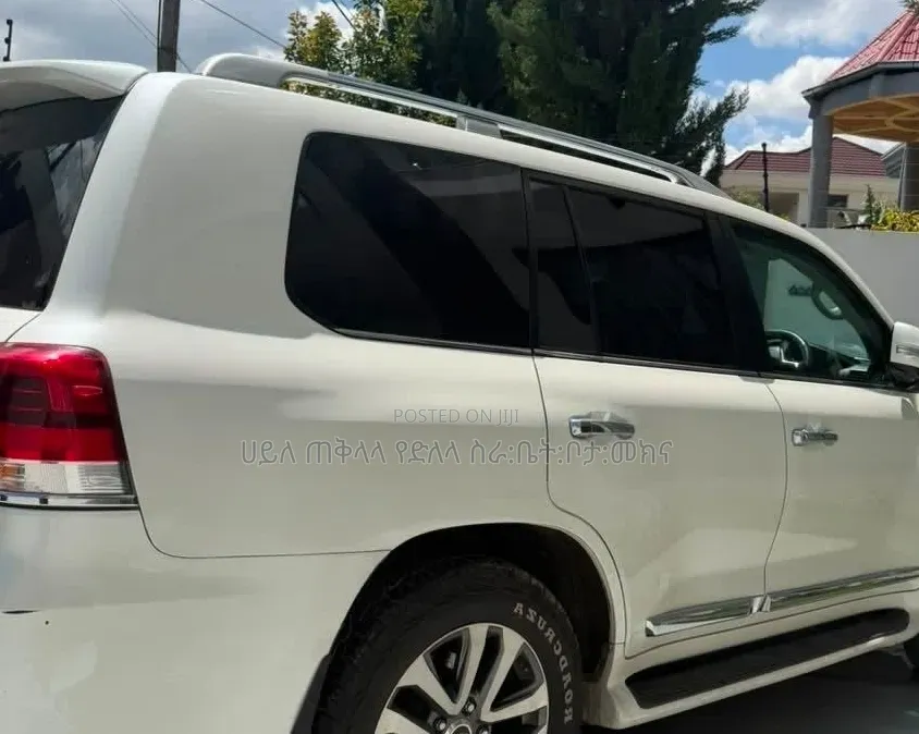 Toyota Land Cruiser 2020 White
