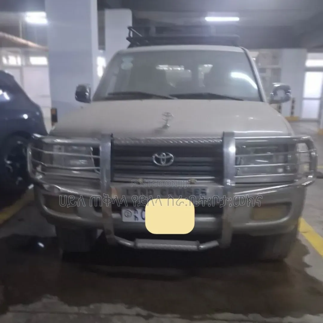 Toyota Land Cruiser 2002 Gold