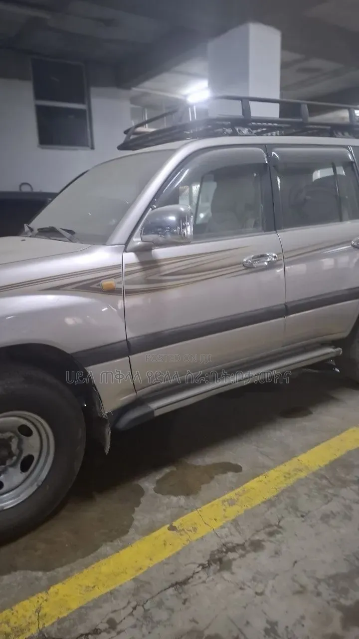 Toyota Land Cruiser 2002 Gold