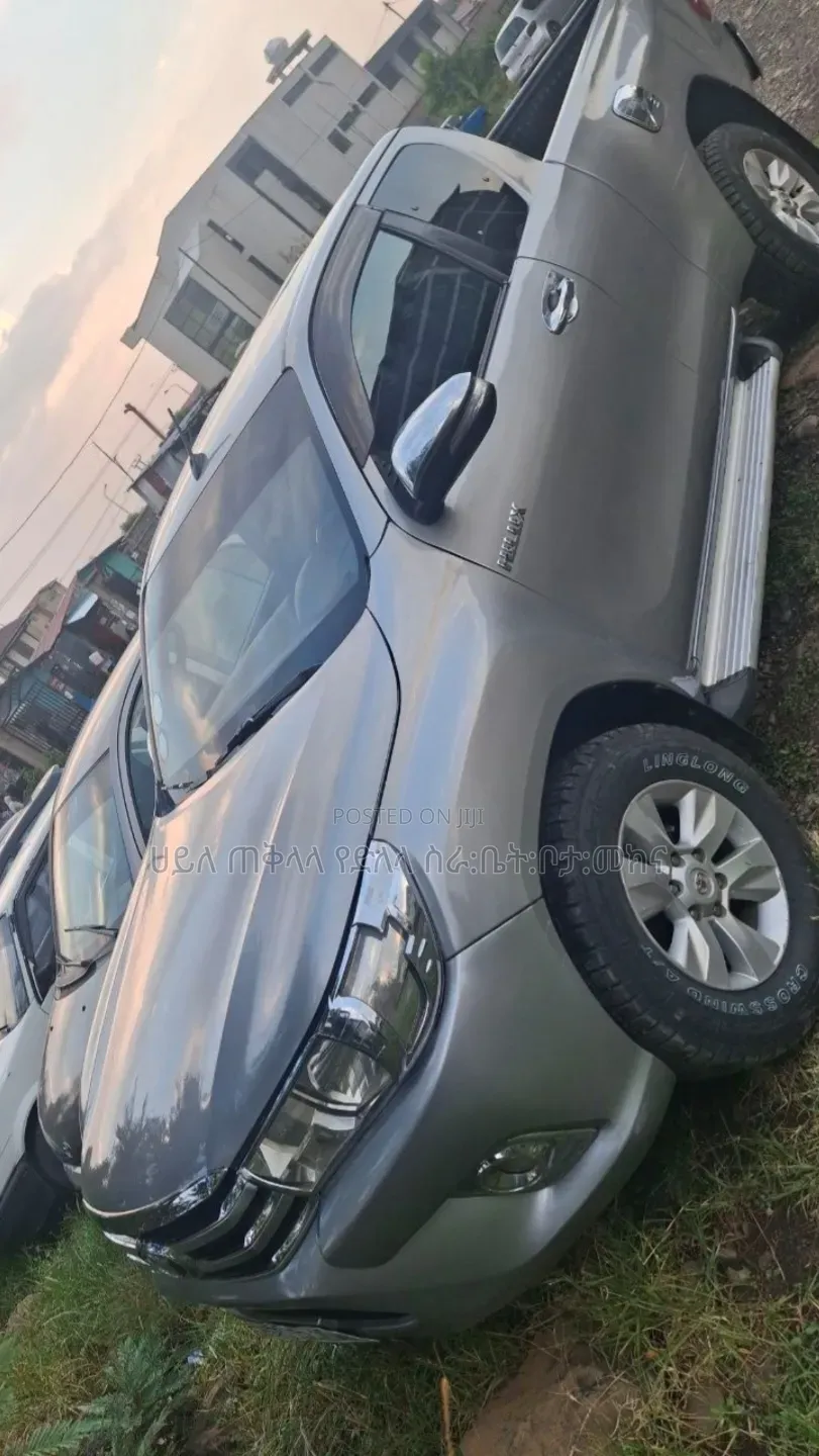 Toyota Hilux 2017 Purple