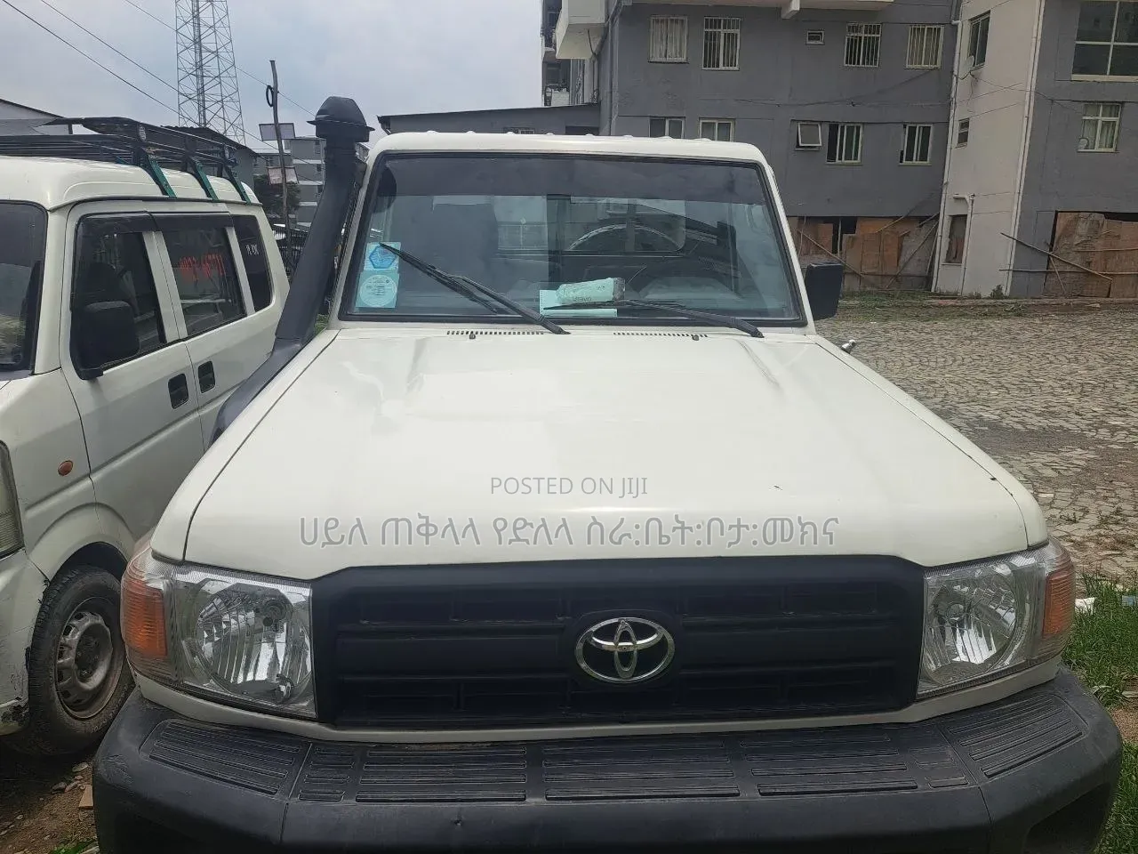 Toyota Land Cruiser 2000 Ivory