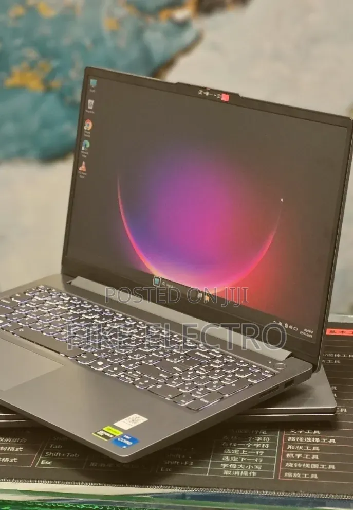 New Laptop Lenovo LOQ 15AHP10 12GB Intel Core i5 SSD 512GB