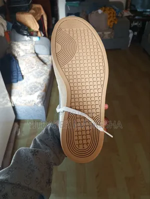 Addis Chama Nike Ke Stor Yetegeza