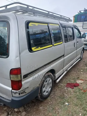 Toyota HiAce 2005 Silver