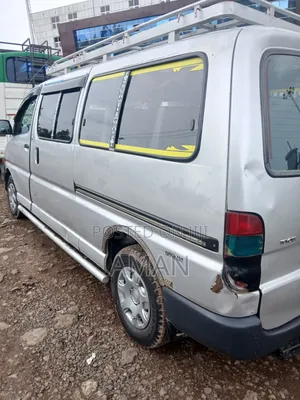 Toyota HiAce 2005 Silver